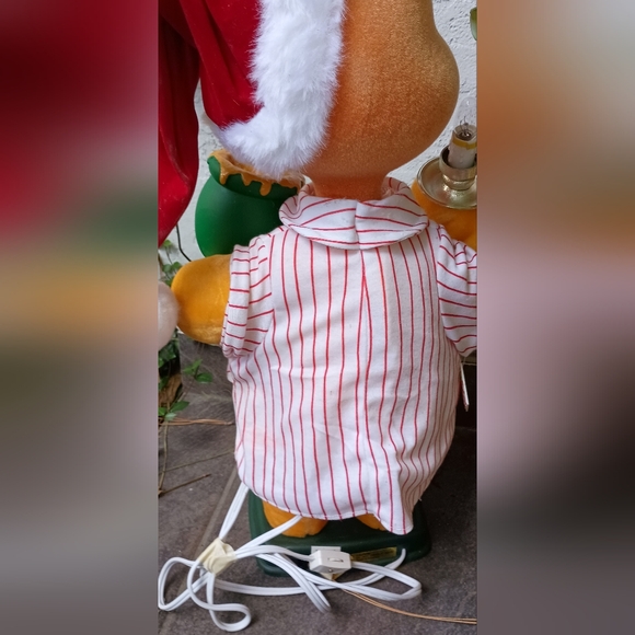 WinnIe The Pooh Motion-ette Animated Christmas Decoration 1995 Disney Telco - Picture 3 of 6